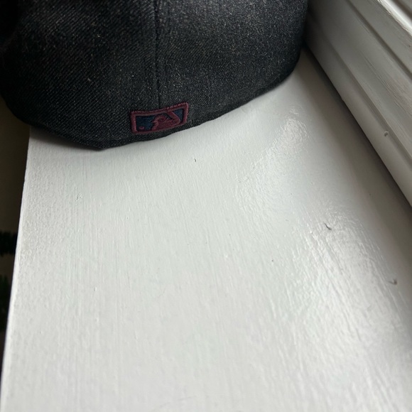 MLB New Era Boston fitted hat - size 7 3/8. - Picture 5 of 5